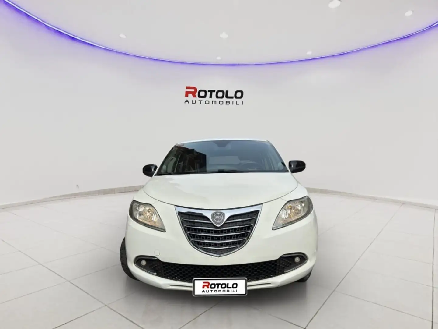 Lancia Ypsilon 1.2 69 CV 5 porte GPL Ecochic Gold Bianco - 2