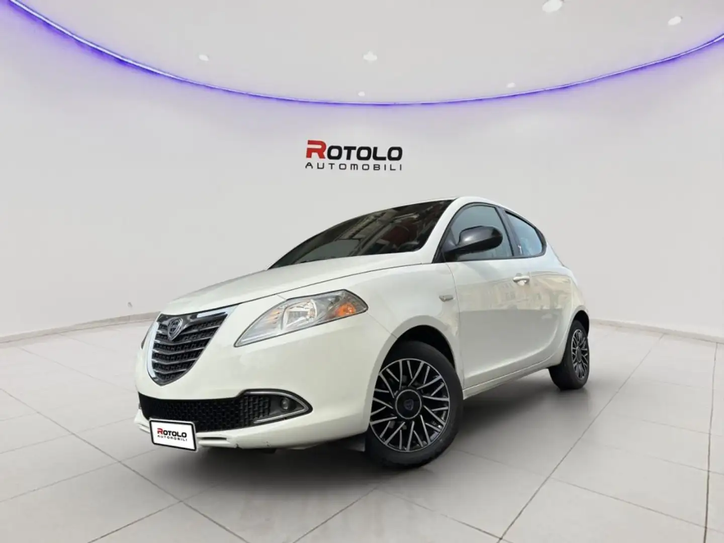 Lancia Ypsilon 1.2 69 CV 5 porte GPL Ecochic Gold Bianco - 1