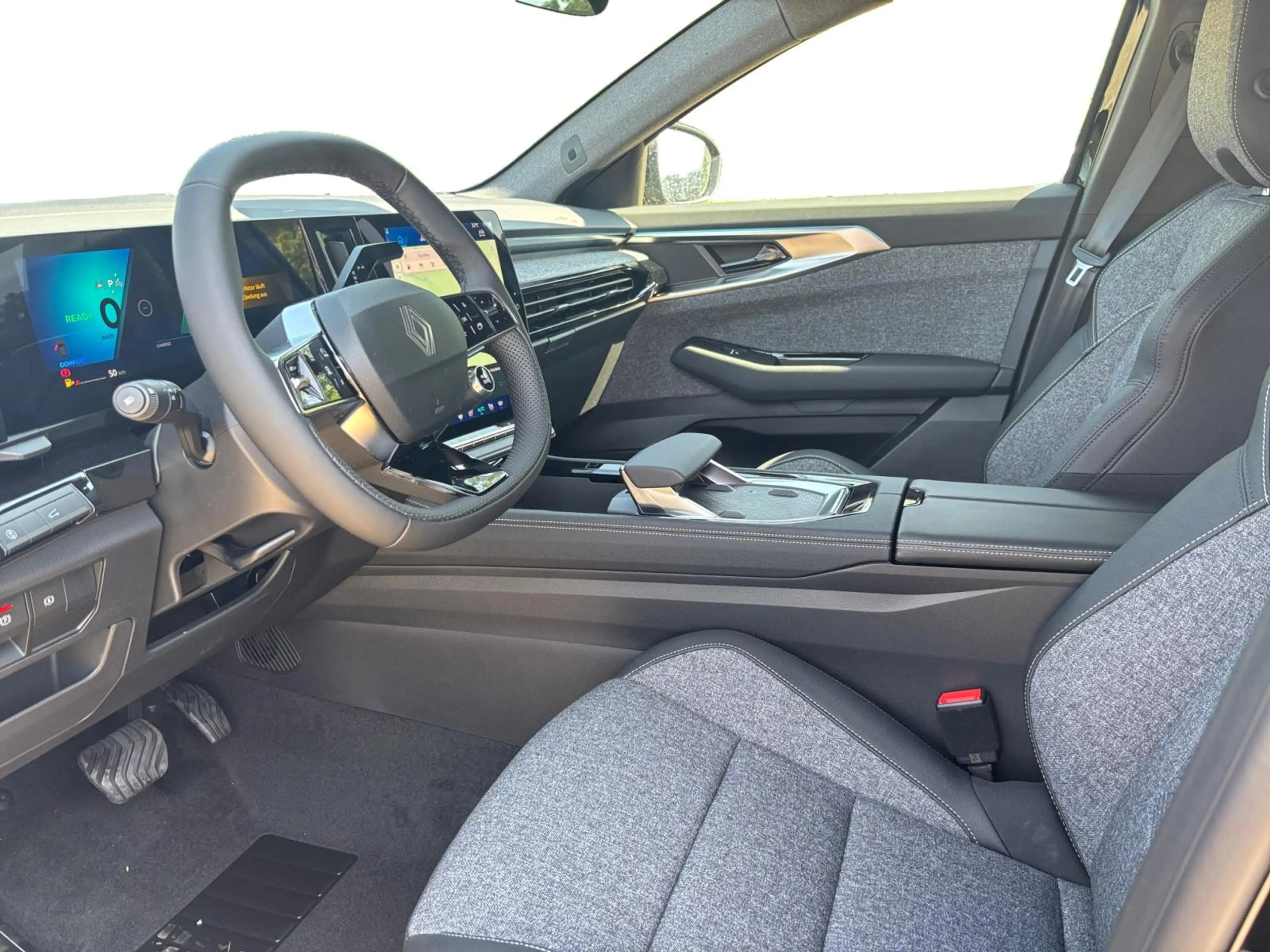 Renault Espace Techno E-Tech Full Hybrid 200 — photo 10
