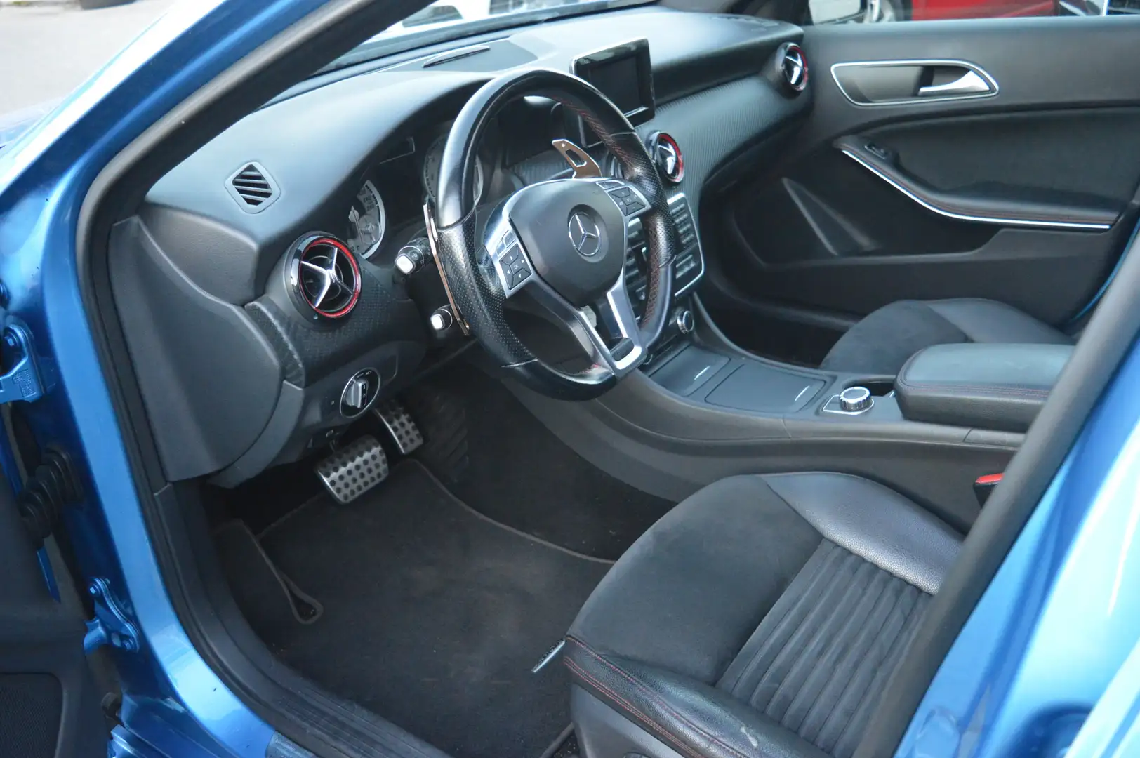 Mercedes-Benz A 250 A 250 AMG-Line Sport*Bi-XENON*PANO*NAVI*Night-Pak Blau - 2