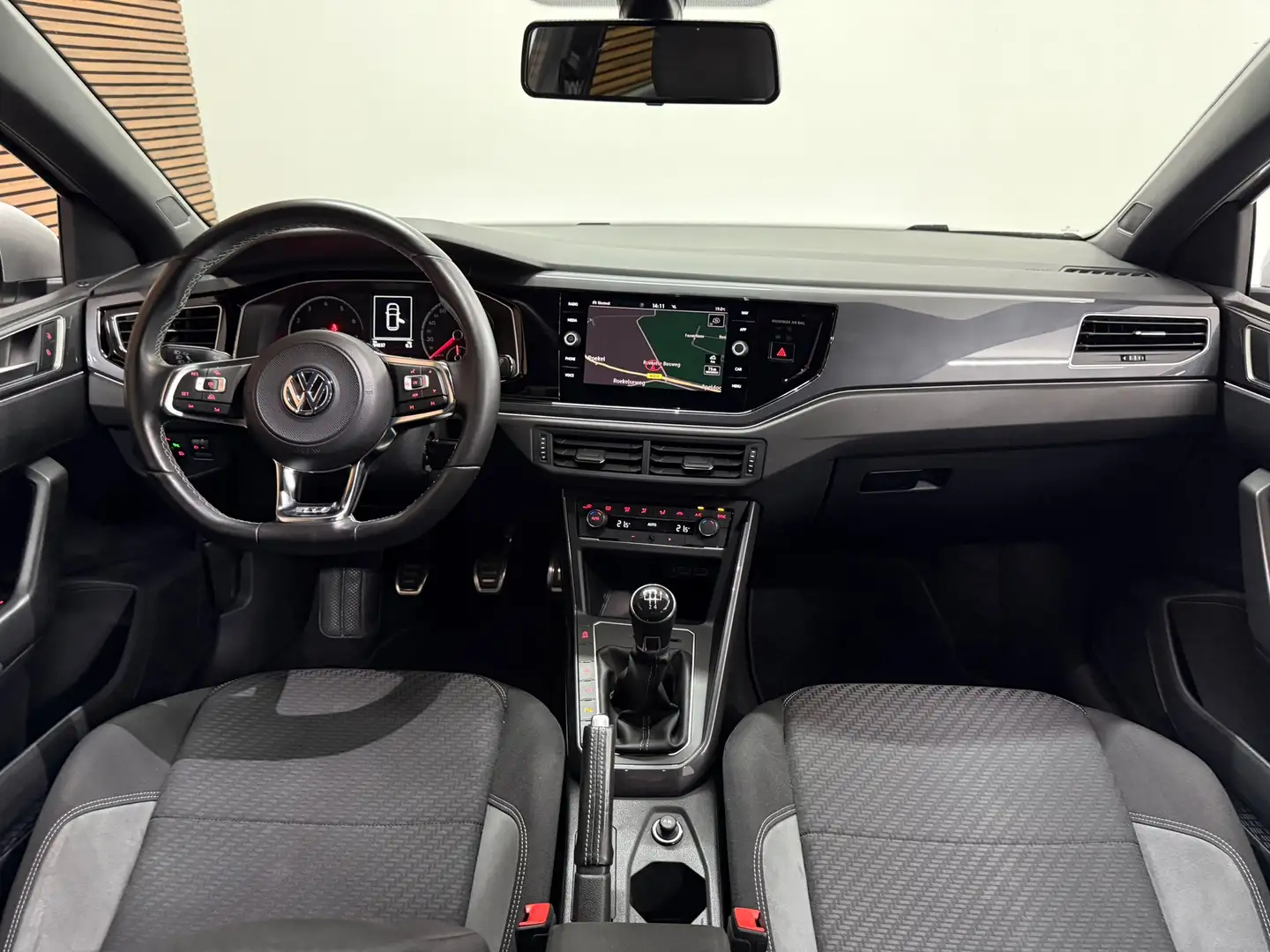 Volkswagen Polo 1.0 TSI Highline Business R | LED | PDC Voor + Ach Szürke - 2