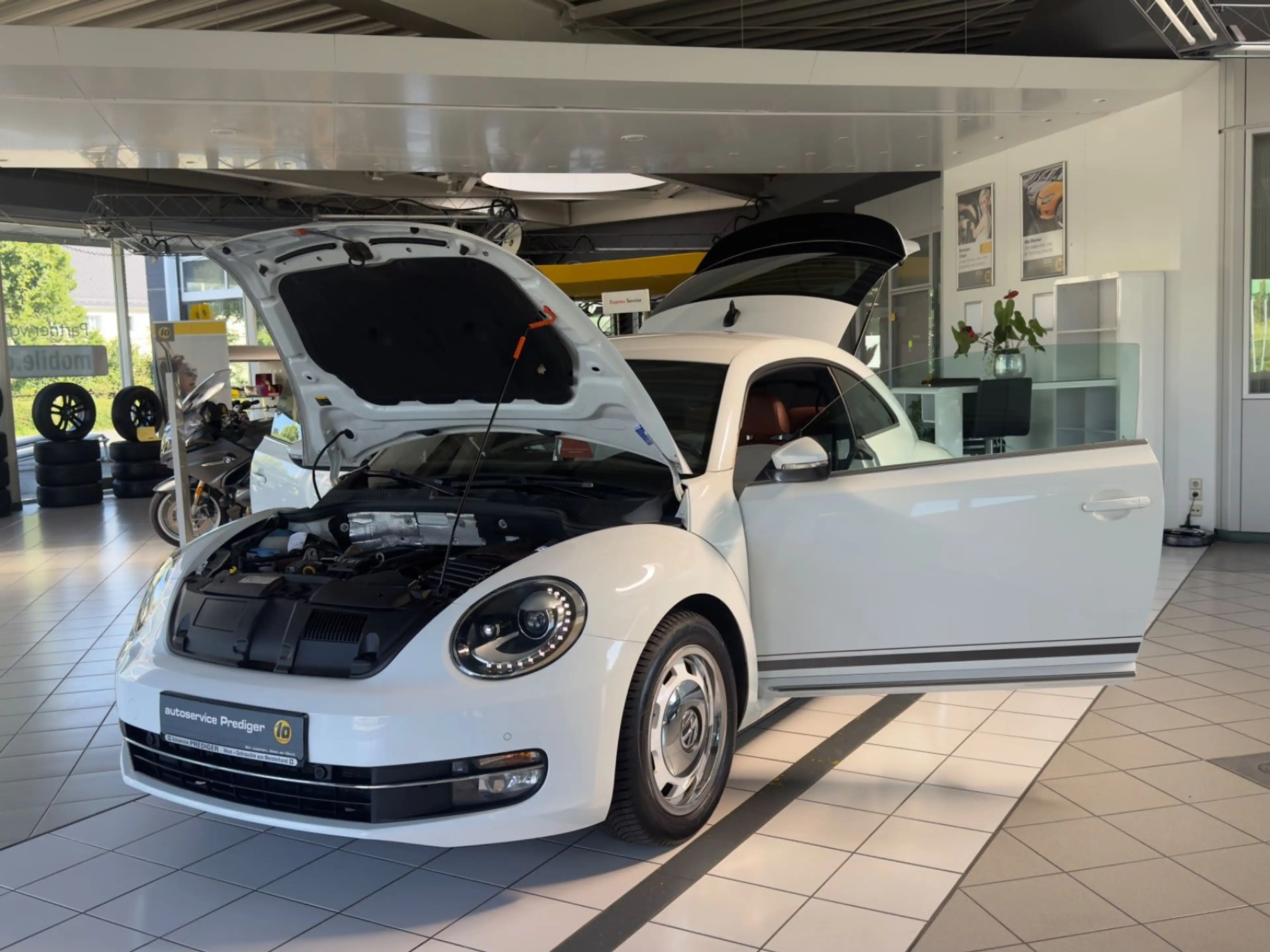 Volkswagen Beetle Lim. Cup*AUTOMATIK*Keyless*Navi*PDC* — photo 11