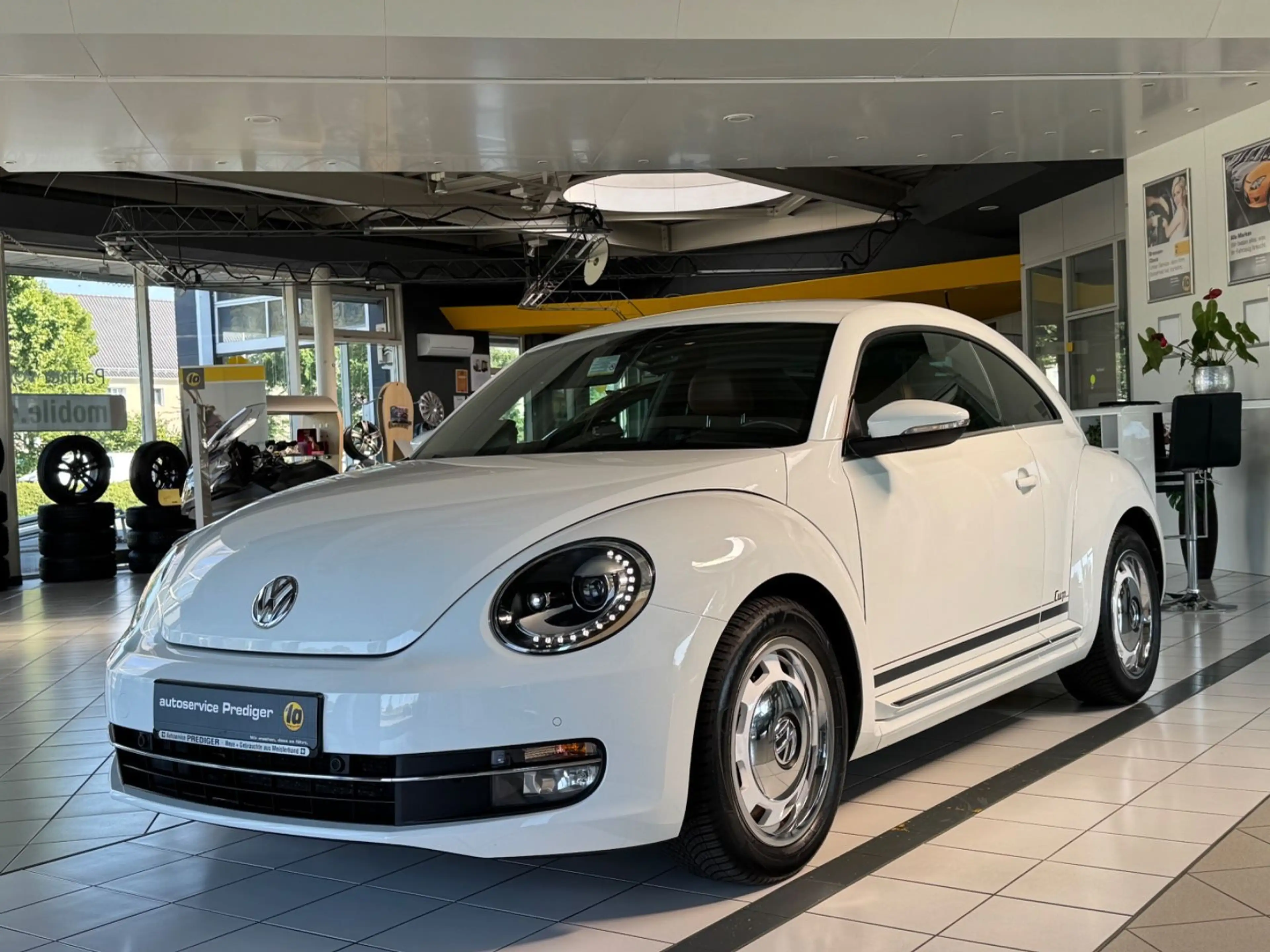Volkswagen Beetle Lim. Cup*AUTOMATIK*Keyless*Navi*PDC* — photo 2