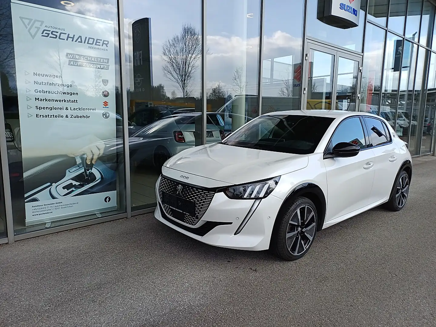 Peugeot e-208 50kWh GT Weiß - 1