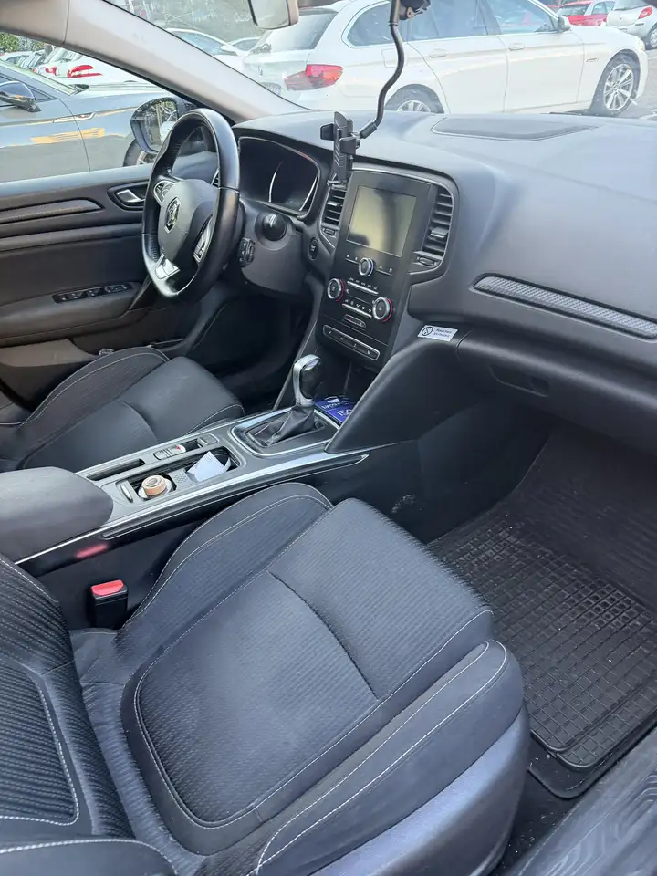 Renault Megane Grandtour — photo 2