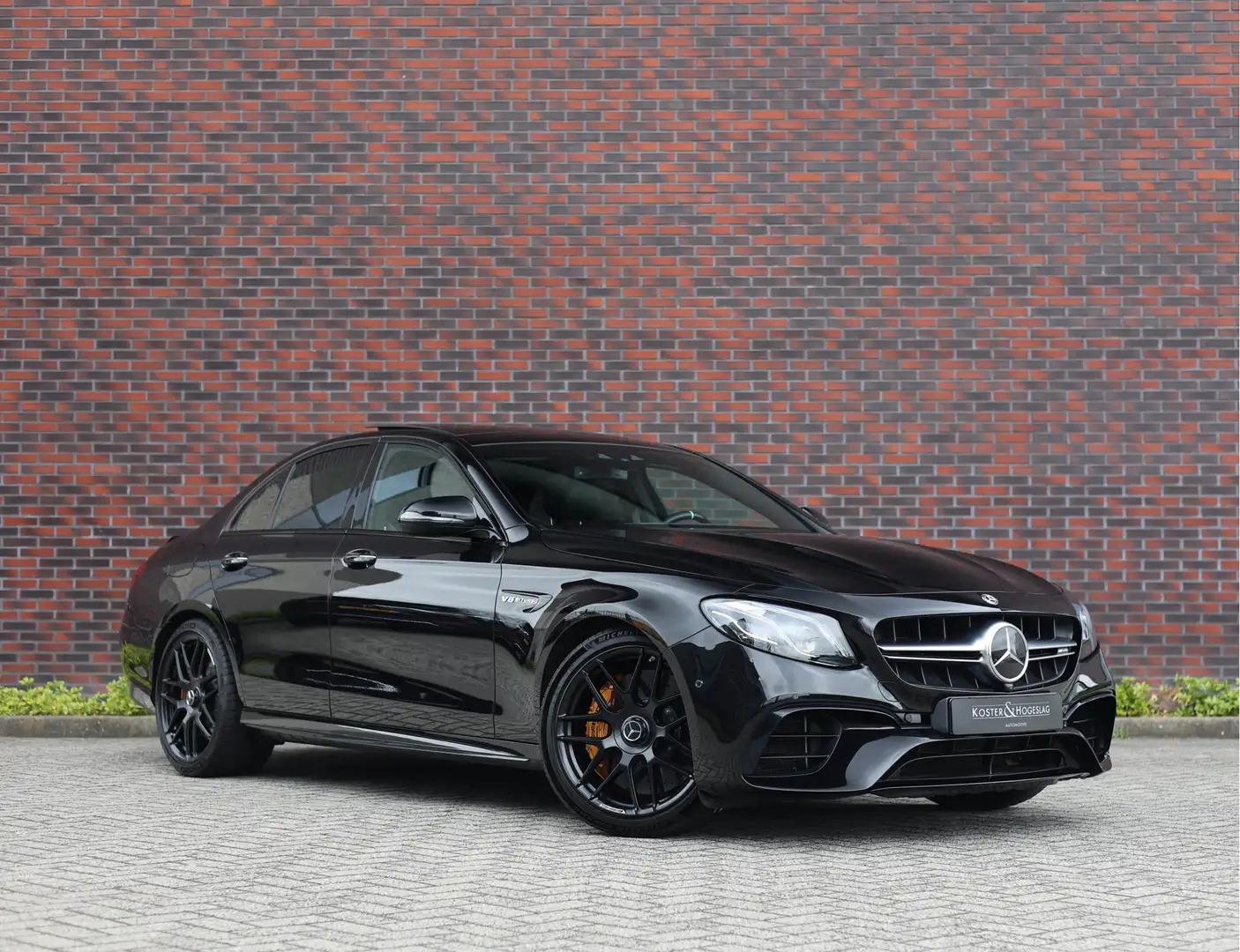 Mercedes-Benz E 63 AMG S 4MATIC+ | Driver Package - Airmatic - HUD - Pano crna - 1