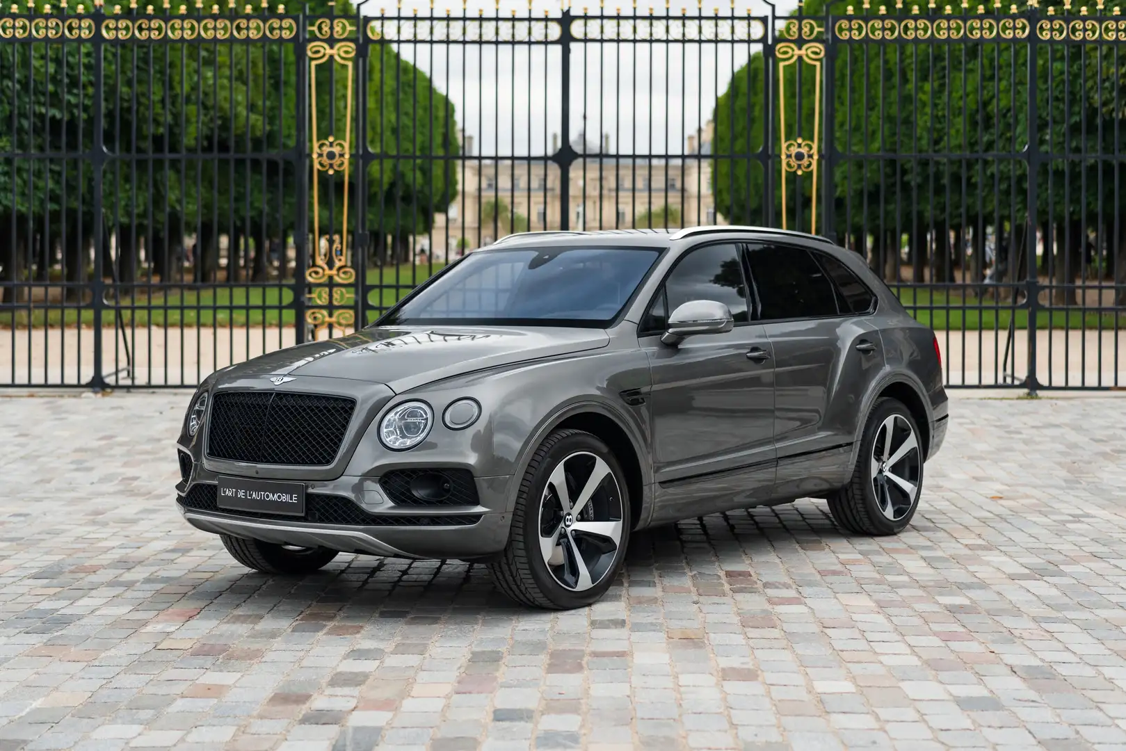 Bentley Bentayga Bentayga W12 6.0 608 ch BVA - 1st hand, 30 900 kms Gris - 1