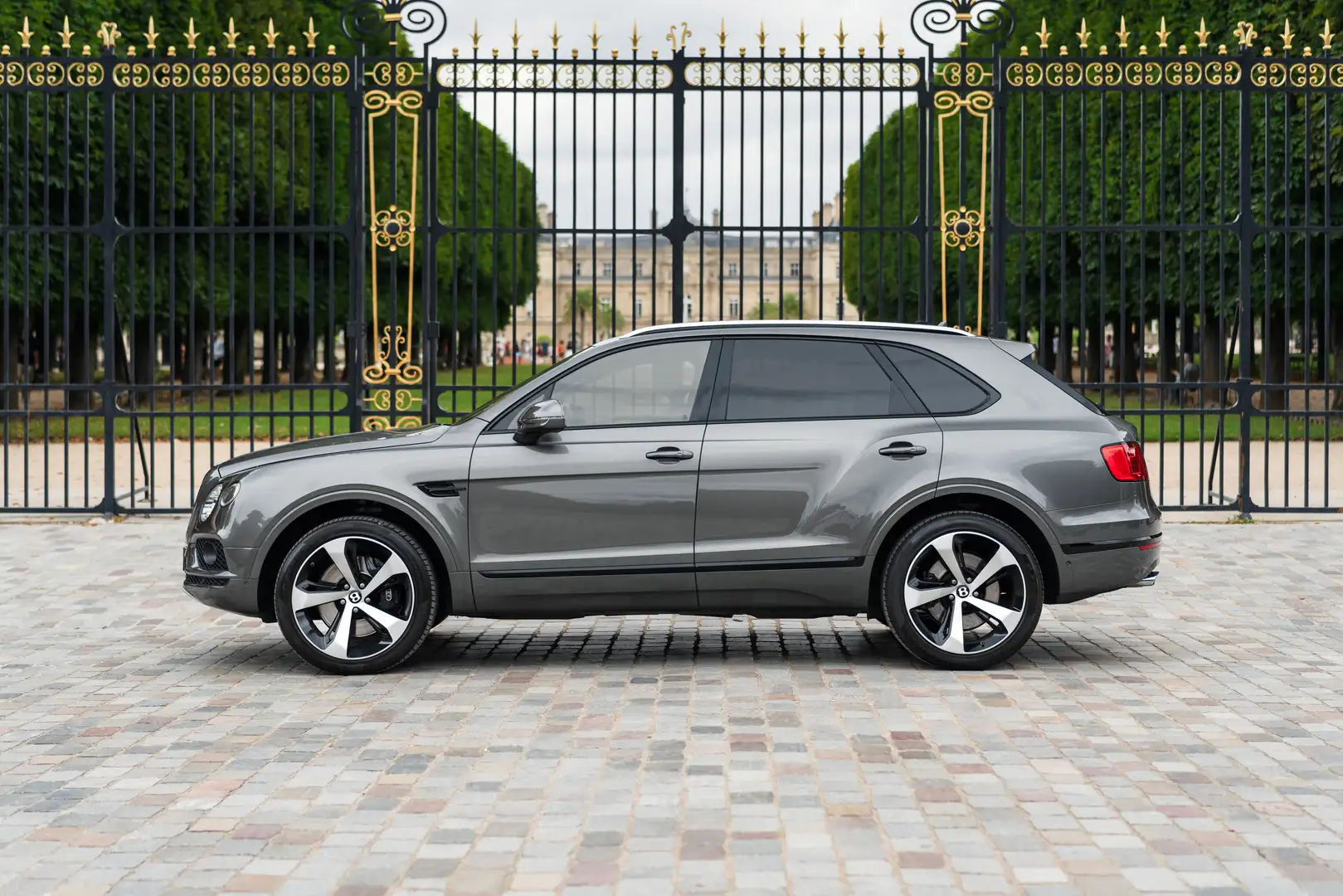 Bentley Bentayga Bentayga W12 6.0 608 ch BVA - 1st hand, 30 900 kms Gris - 2