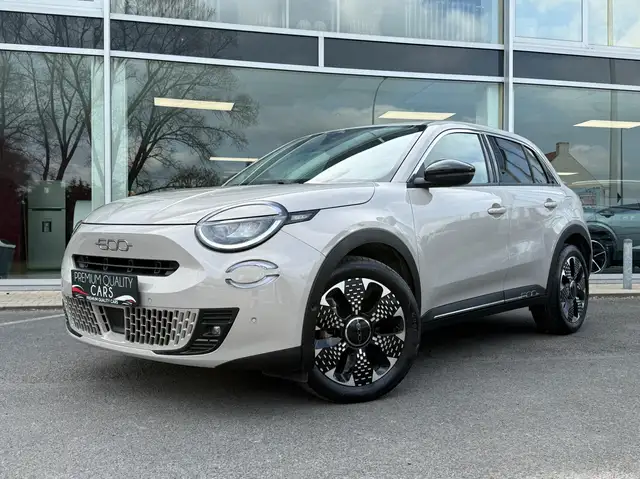 Fiat 600 Hybrid La Prima / ZETELVERWRM / KEYLESS / CARPLAY