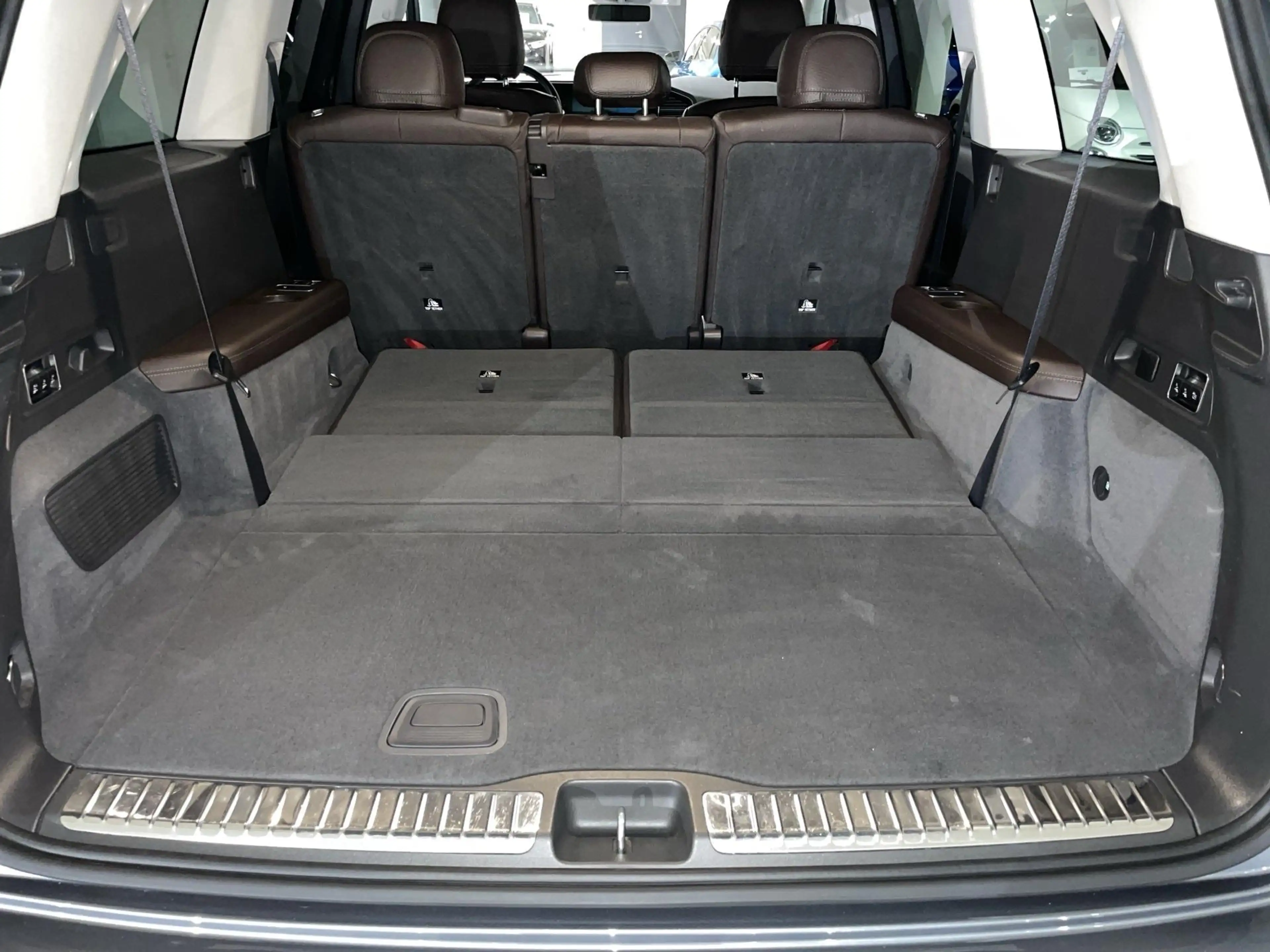 Mercedes-Benz GLS 400 2.9 GLS d 4MATIC 7 PLACES — photo 12