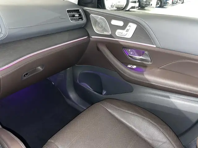 Mercedes-Benz GLS view 9