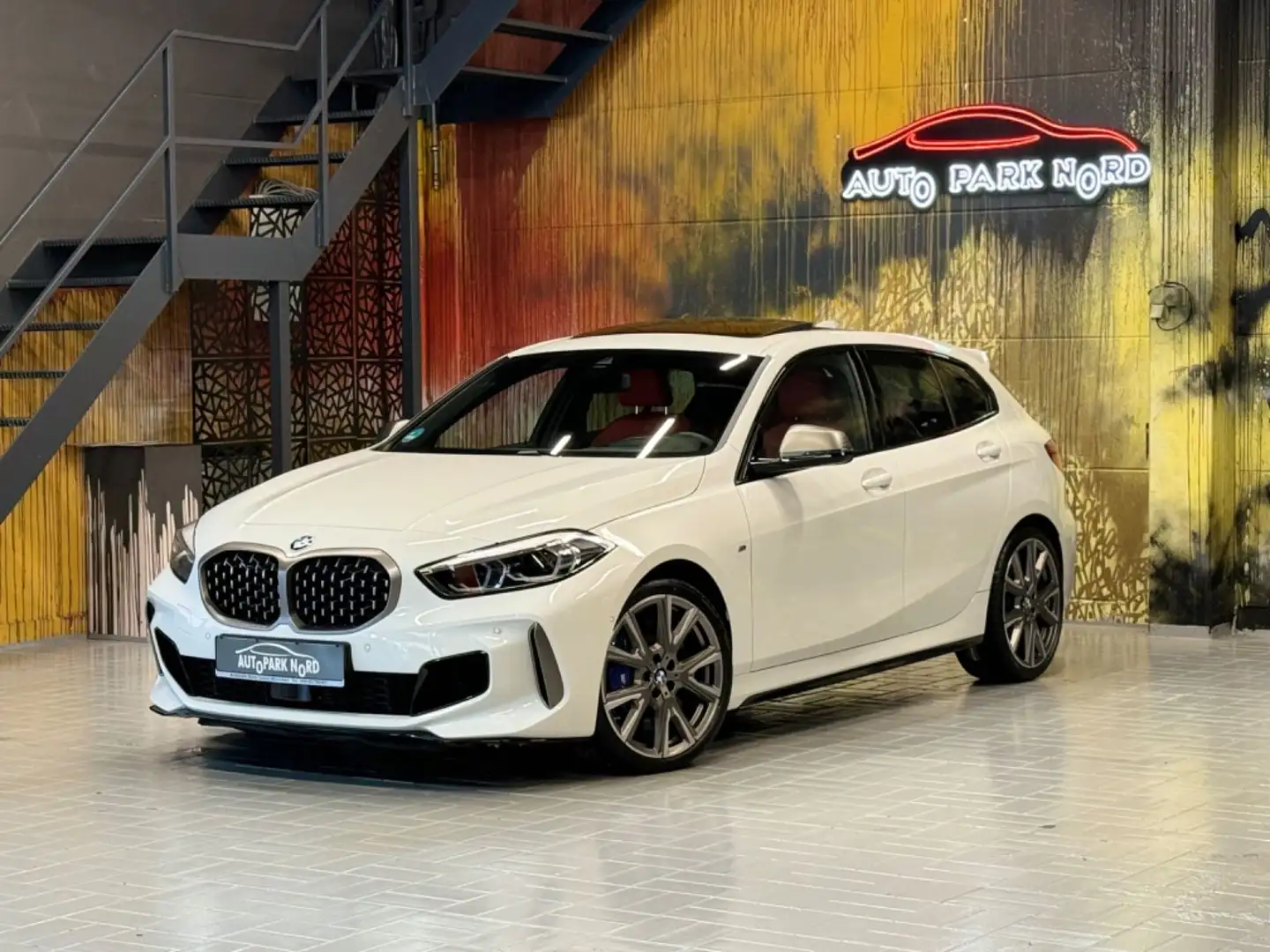 BMW 135 i xDrive Aut. PANO~ACC~HUD~KAMERA~H&K Alb - 1