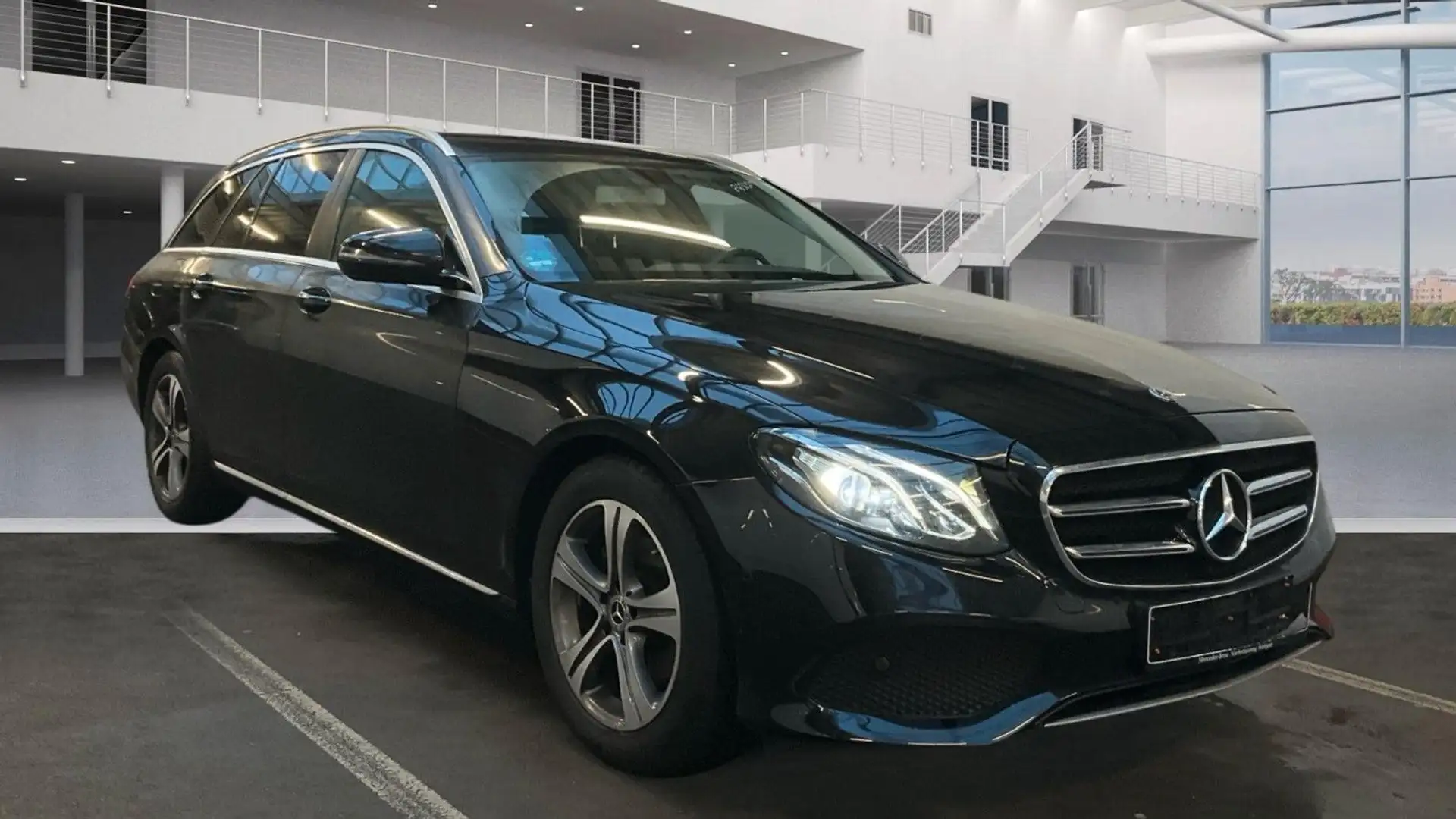 Mercedes-Benz E 200 -NAVI - PDC - R.Kam - ACC - 1 Jahr Garanti Noir - 2