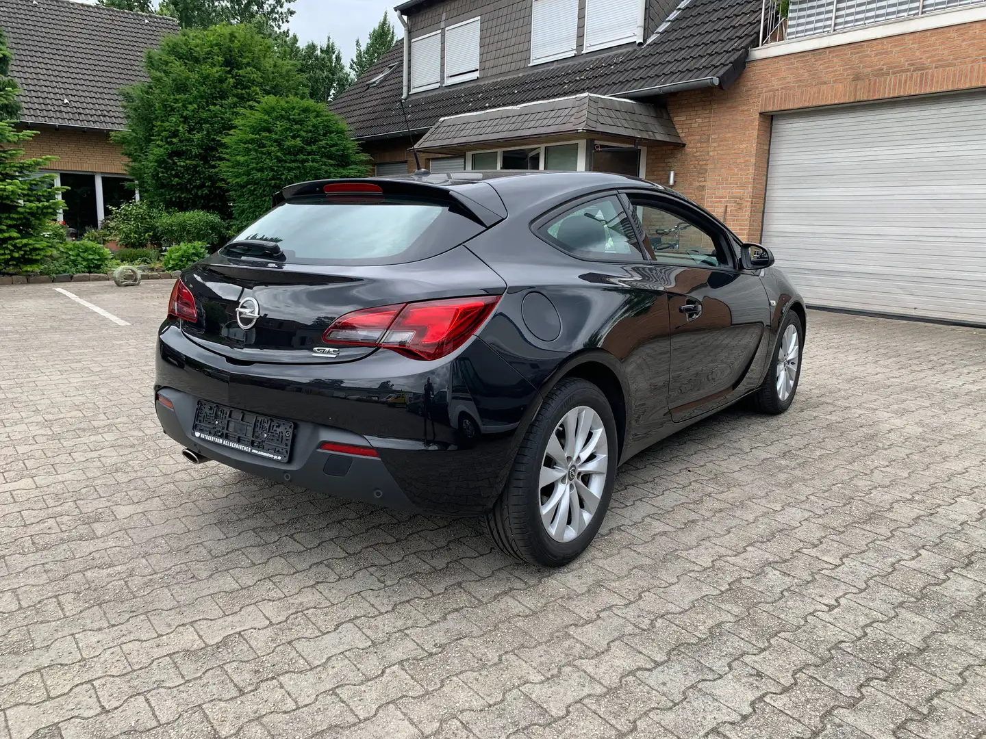 Opel Astra GTC 1,4 TURBO PDC Noir - 1