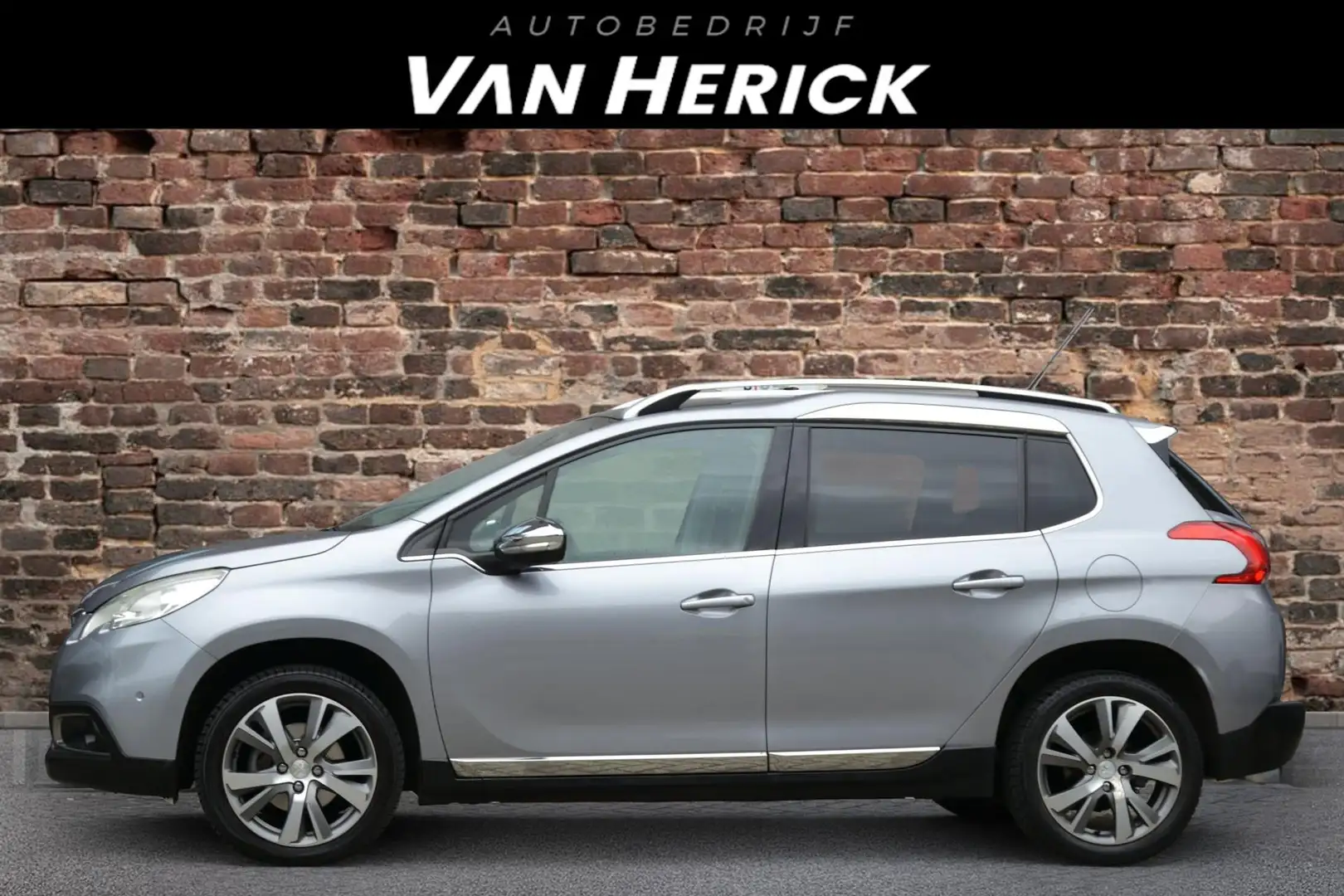 Peugeot 2008 1.6 VTi Féline | Cruise | Pano | Trekhaak Gris - 2