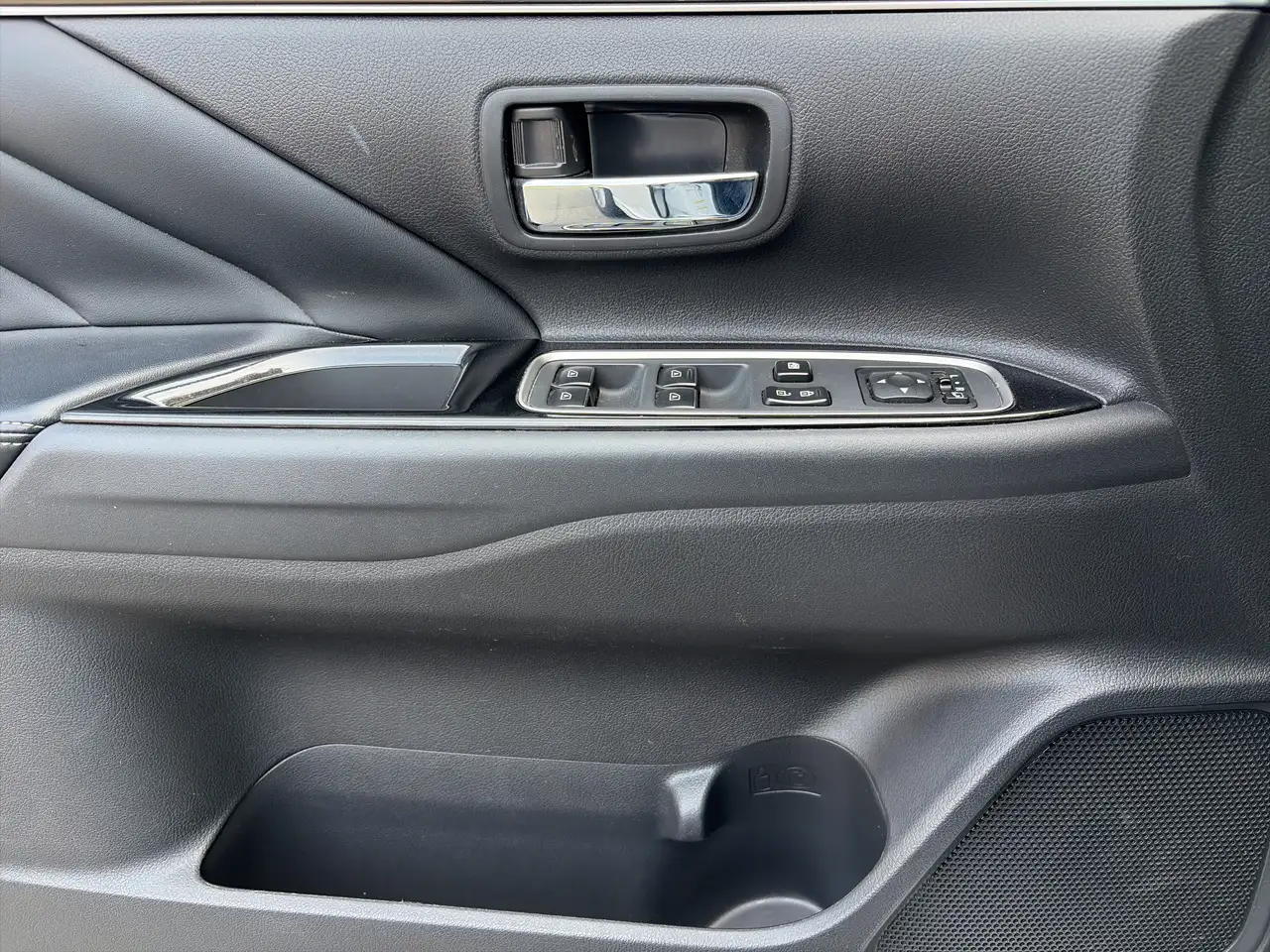 Mitsubishi Outlander снимка Mitsubishi Outlander
