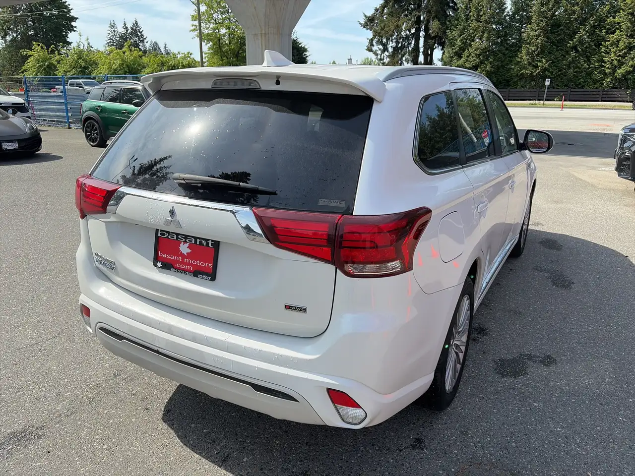 Mitsubishi Outlander снимка Mitsubishi Outlander