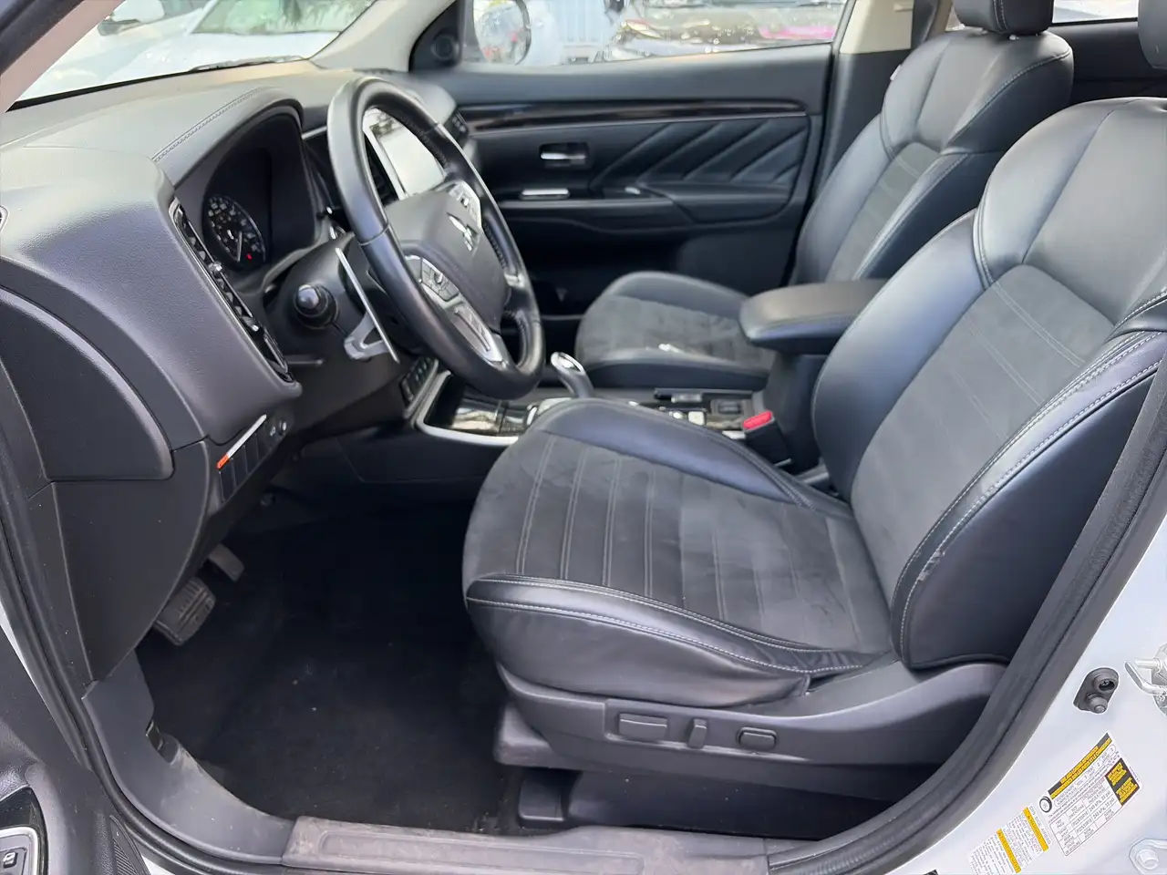 Mitsubishi Outlander снимка Mitsubishi Outlander