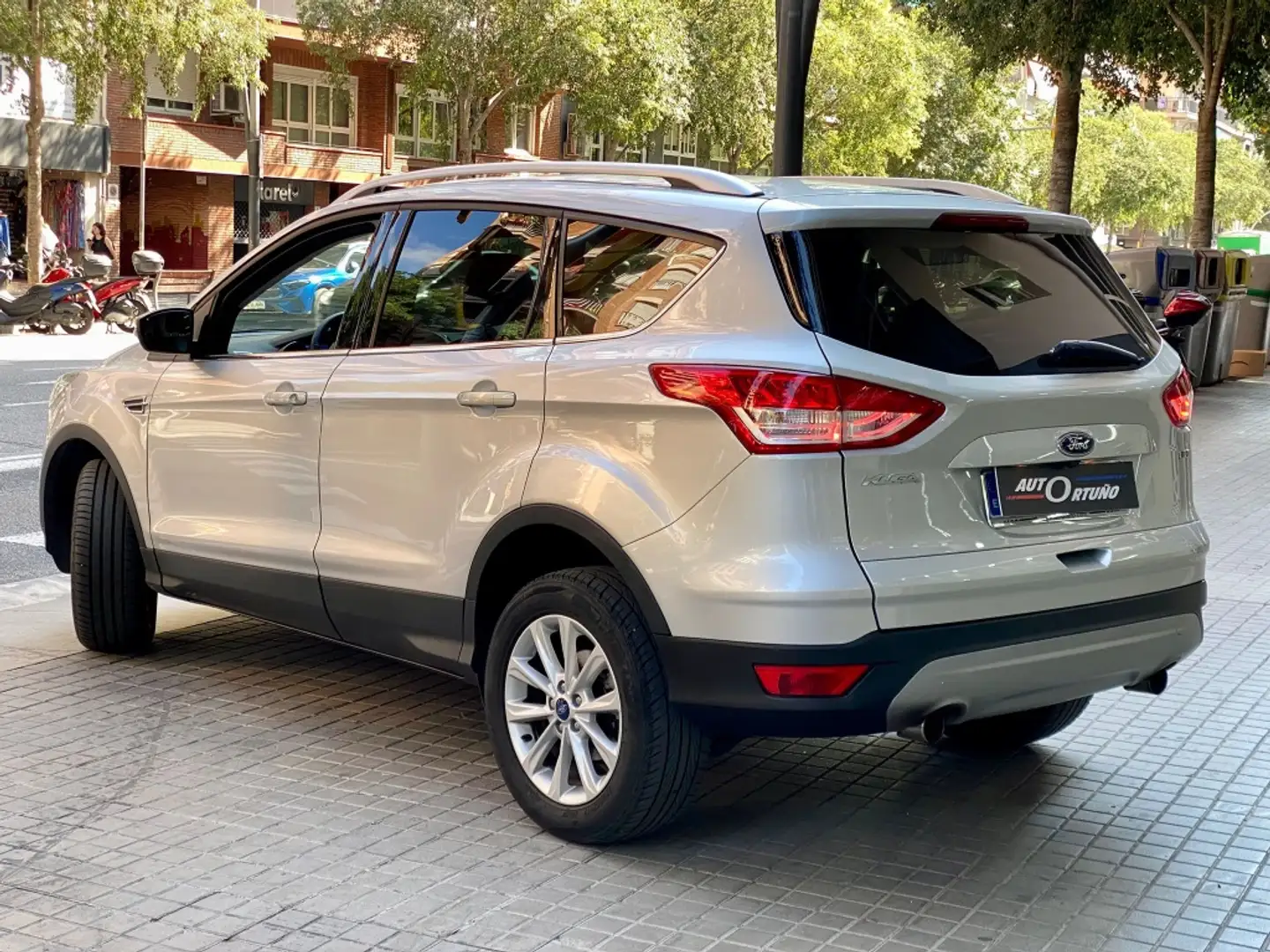 Ford Kuga 1.6 EcoB. Auto-S&S Trend 4x2 150 Argento - 2