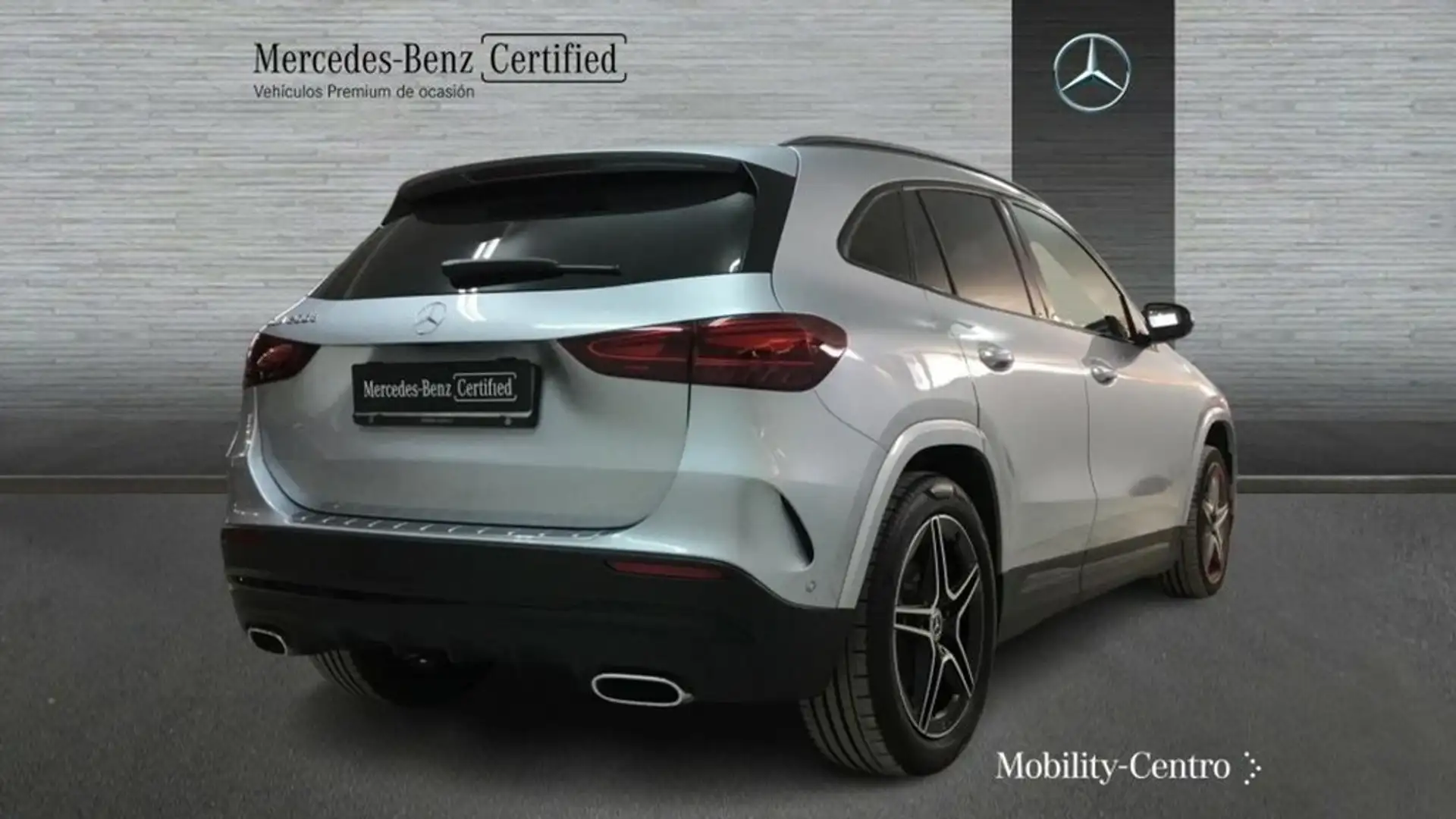 Mercedes-Benz GLA 200 D Plateado - 2
