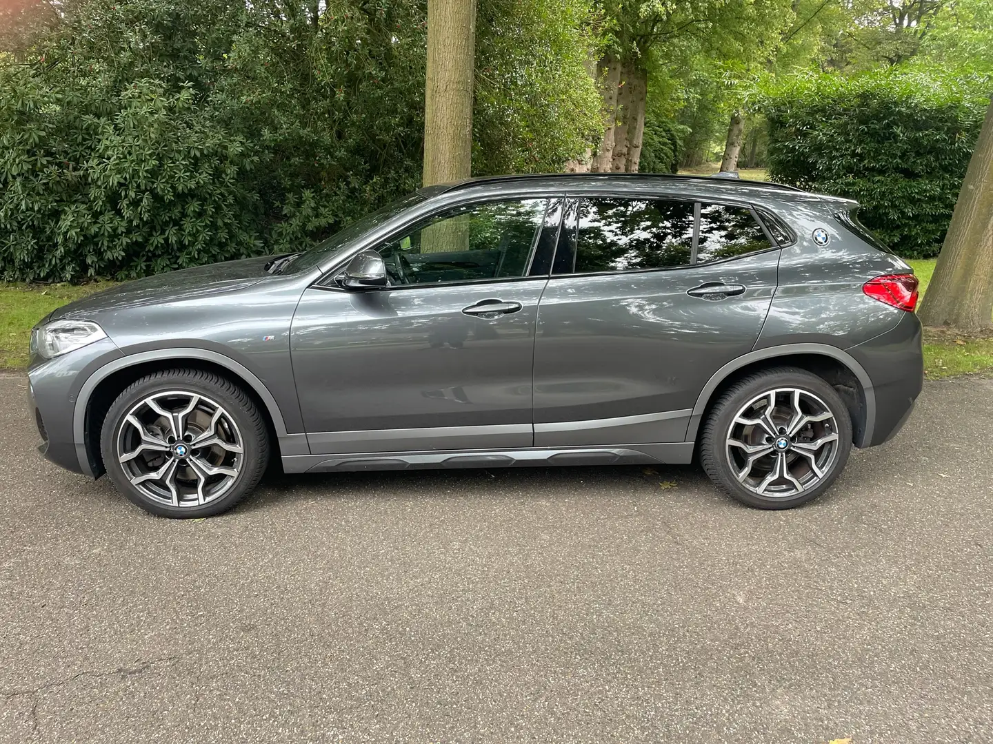 BMW X2 SDrive20i/Pano dak/Head Up/Apple Carpl/Xenon/Parki Grijs - 2
