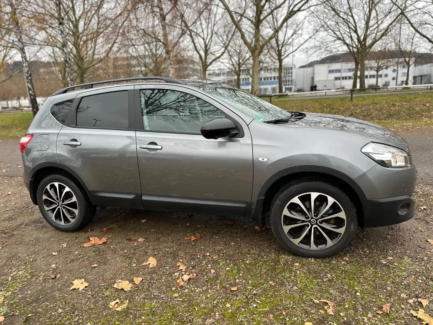 Nissan Qashqai 1.6 Panorama Automatik Telleder Grau - 1
