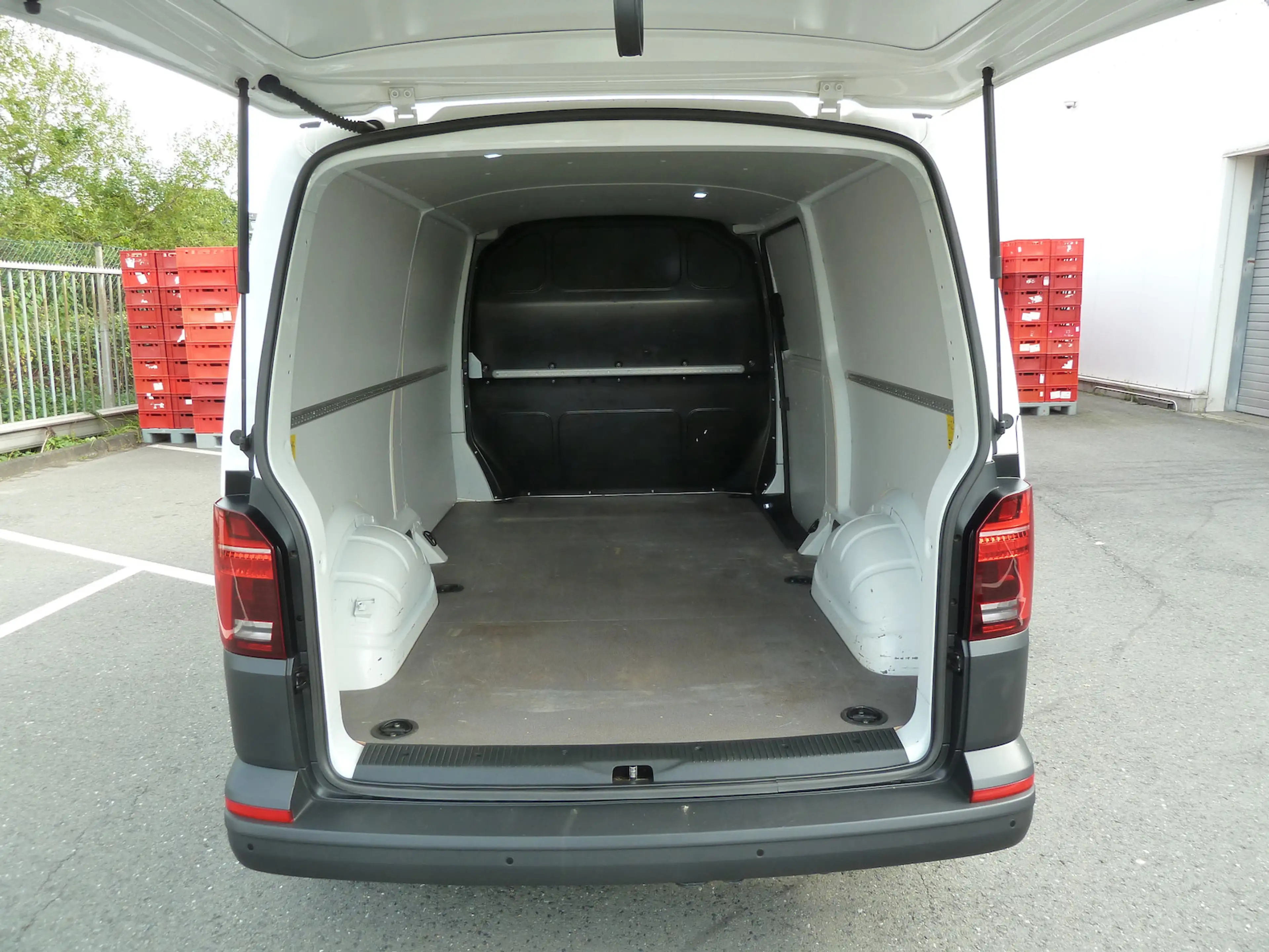 Volkswagen T6.1 Transporter 2.0 TDI 4 Motion Lang Standheiz. — photo 14