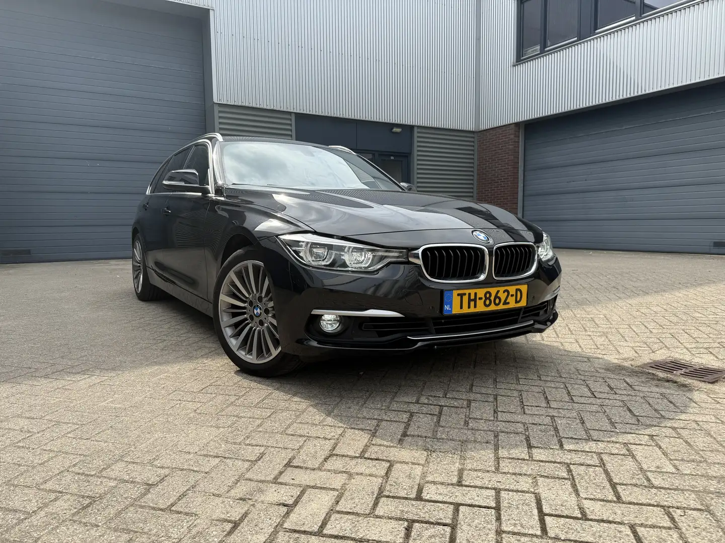 BMW 320 Lux.Ed Zwart - 2