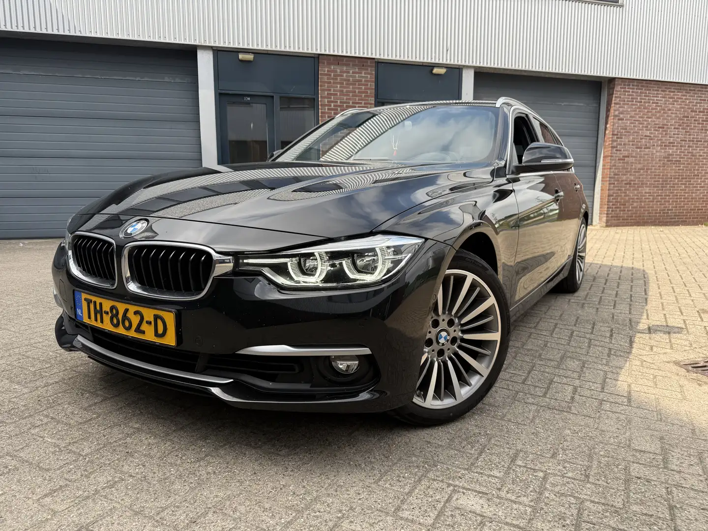 BMW 320 Lux.Ed Zwart - 1