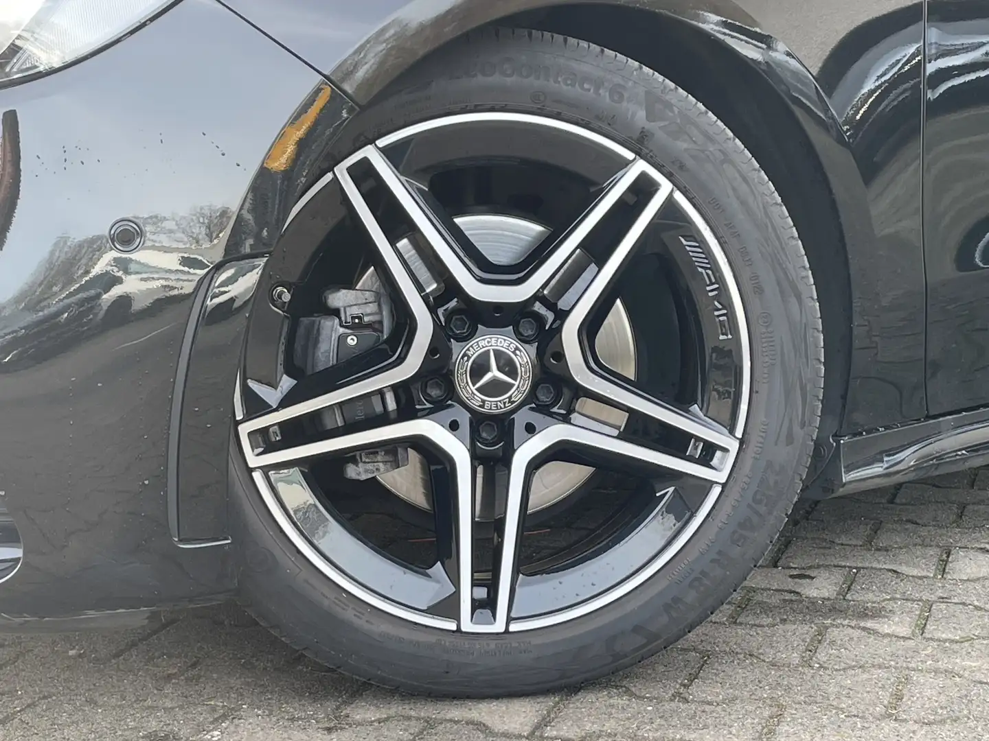 Mercedes-Benz B 180 B Business Solution AMG Automaat l Night Pakket l Noir - 2