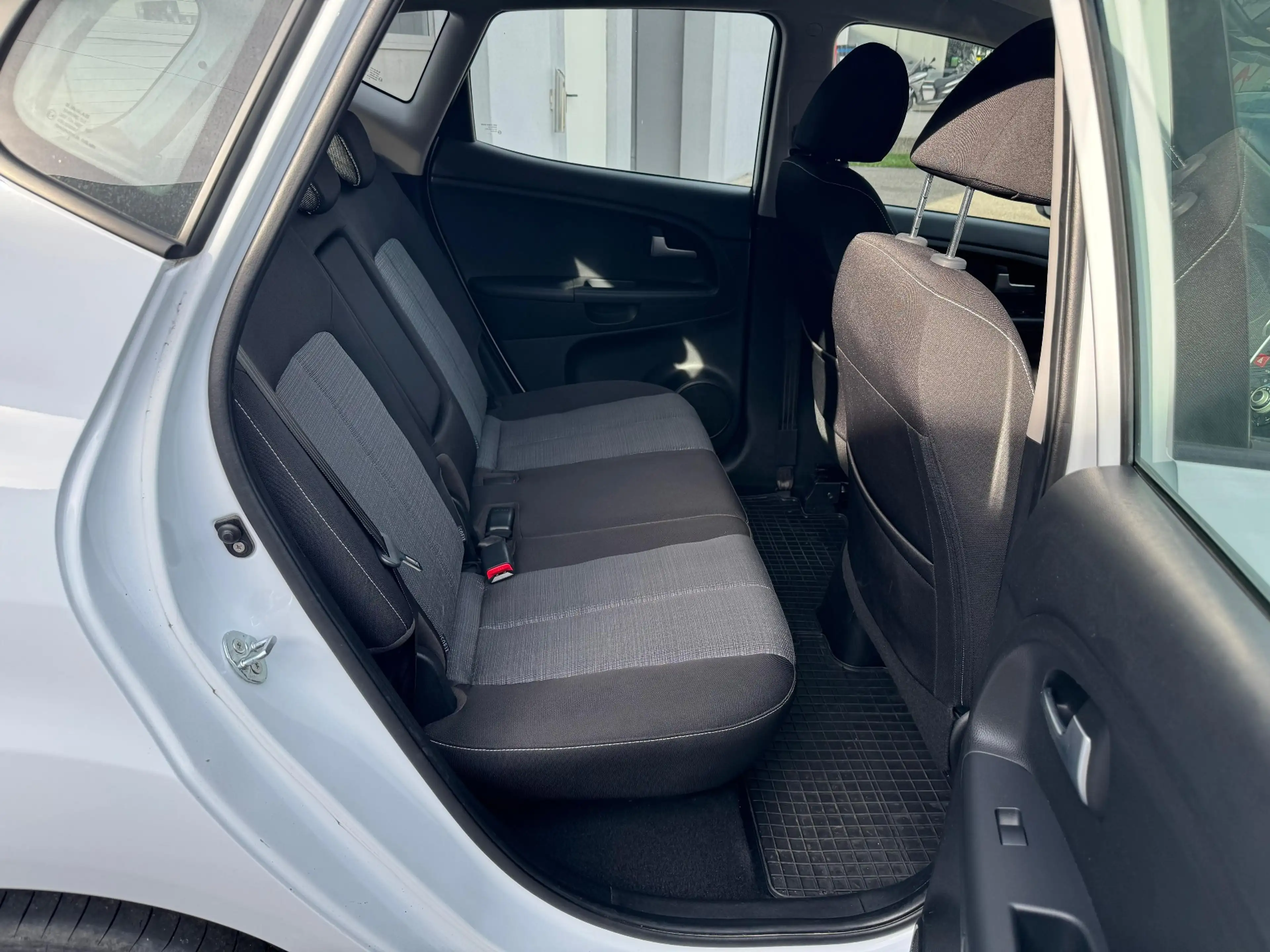 Kia Venga 1,4 CRDi/Erstbesitz/Pickerl/Klima/Anhängerk — photo 11