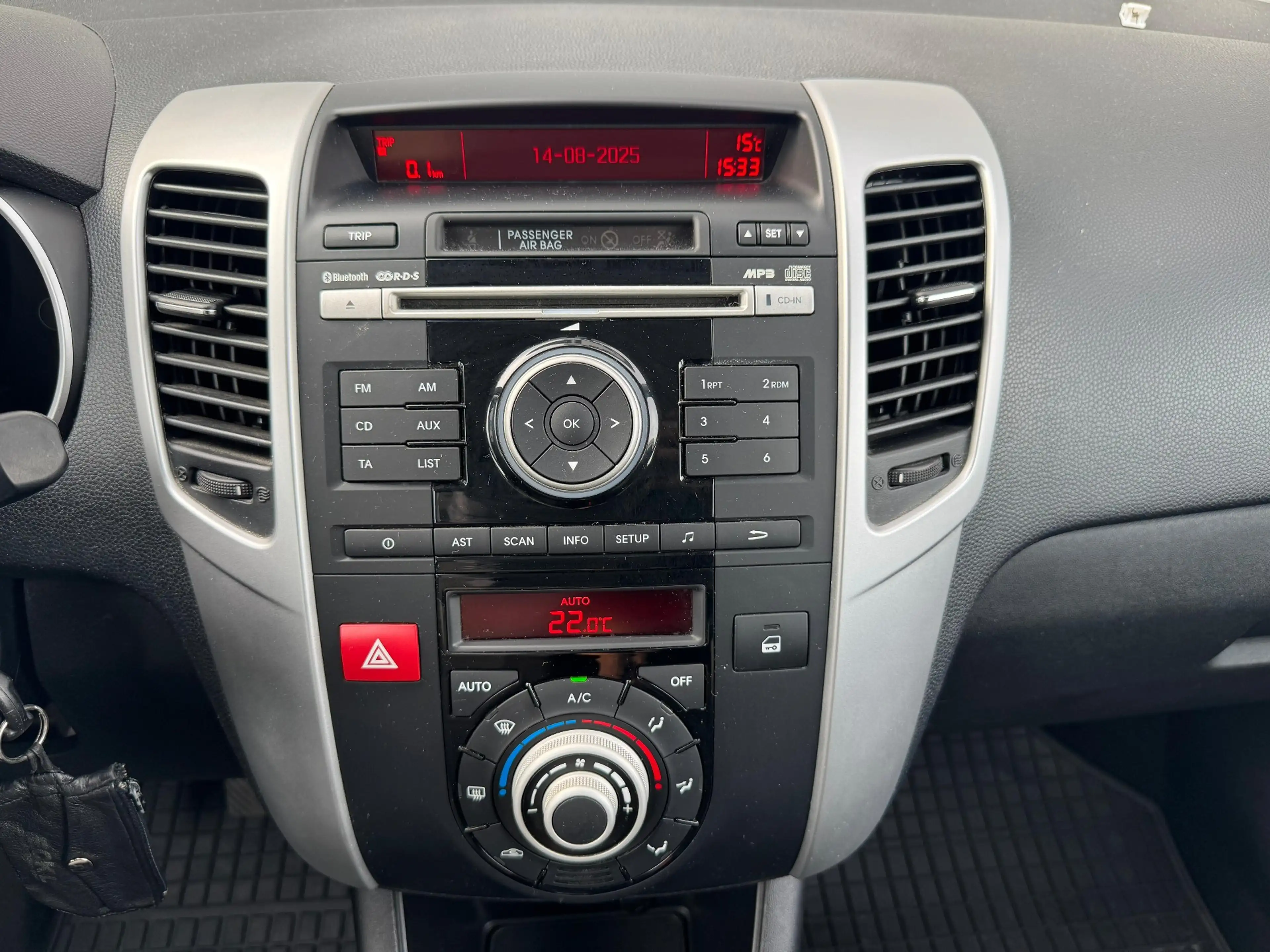 Kia Venga 1,4 CRDi/Erstbesitz/Pickerl/Klima/Anhängerk — photo 6