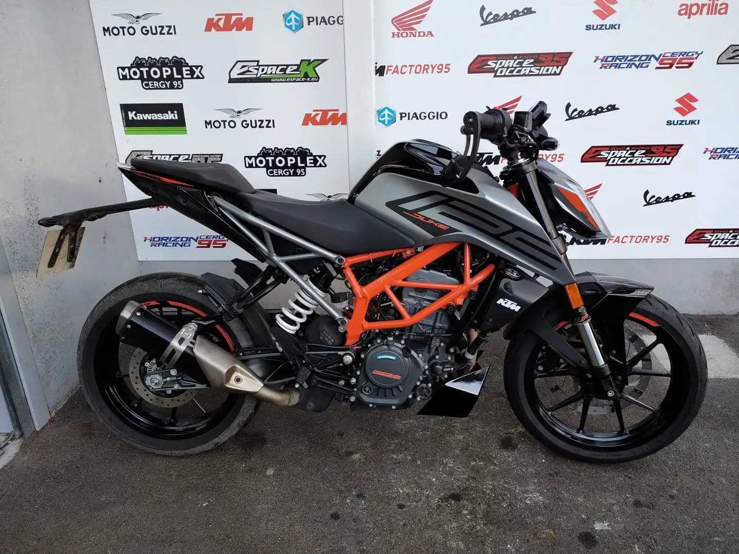 KTM 125 Duke Noir - 1