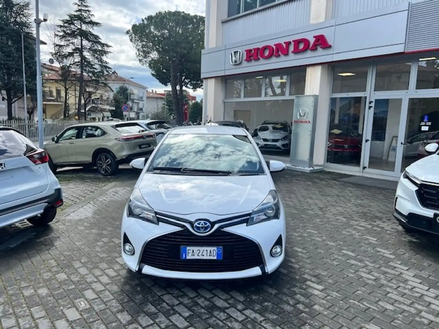 Toyota Yaris Yaris 5p 1.5h Active Bianco - 1