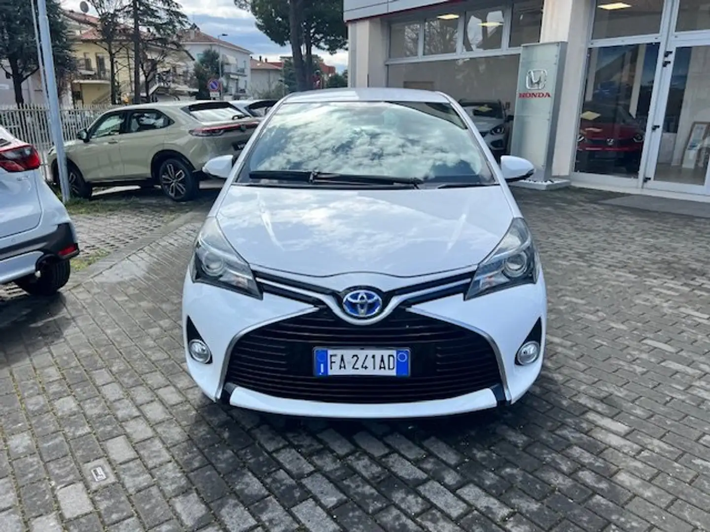 Toyota Yaris Yaris 5p 1.5h Active Bianco - 2
