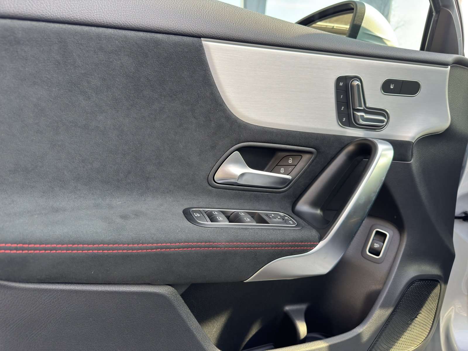 Mercedes-Benz A 220