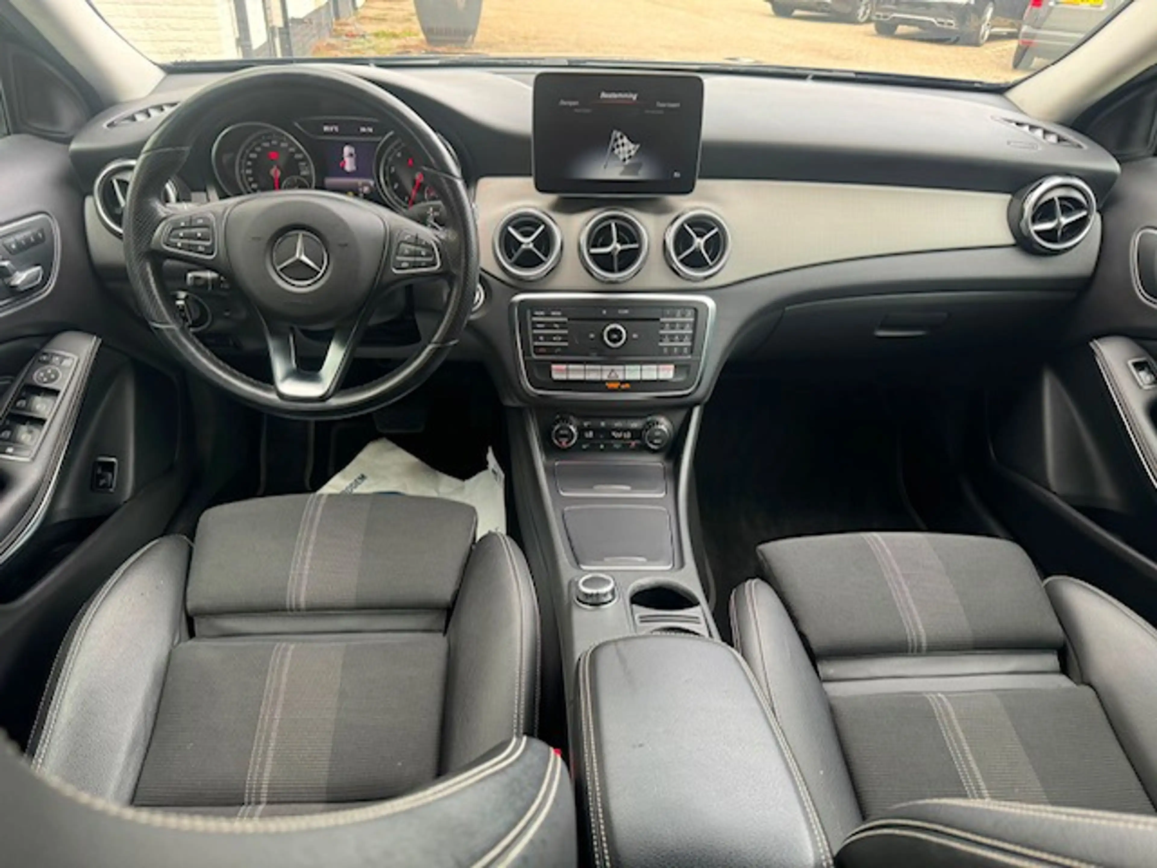 Mercedes-Benz GLA 250 Premium afn. trekhaak 12 maanden autotrust garanti — photo 3