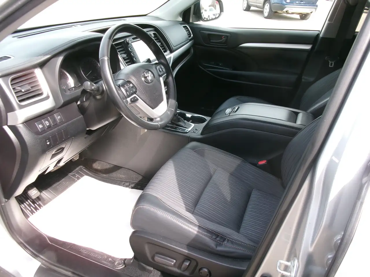 Toyota Highlander снимка Toyota Highlander