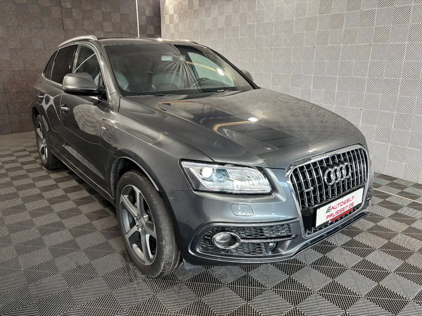 Audi Q5 2.0 TDI QU*S-LINE*ACC-AHK-PANO-NAVI-KLMA-SPUR Grau - 1