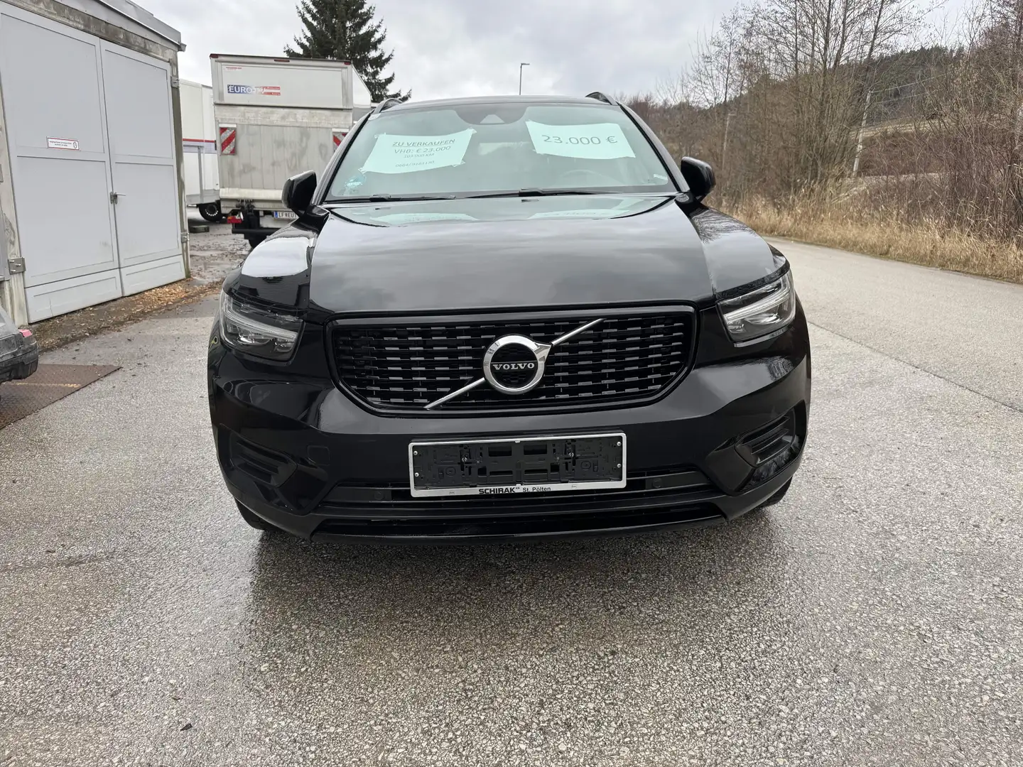 Volvo XC40 XC40 T3 R-Design Geartronic R-Design Schwarz - 2