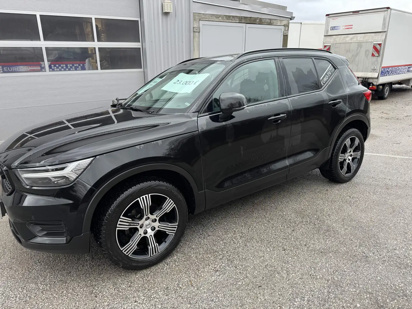 Volvo XC40 XC40 T3 R-Design Geartronic R-Design Schwarz - 1