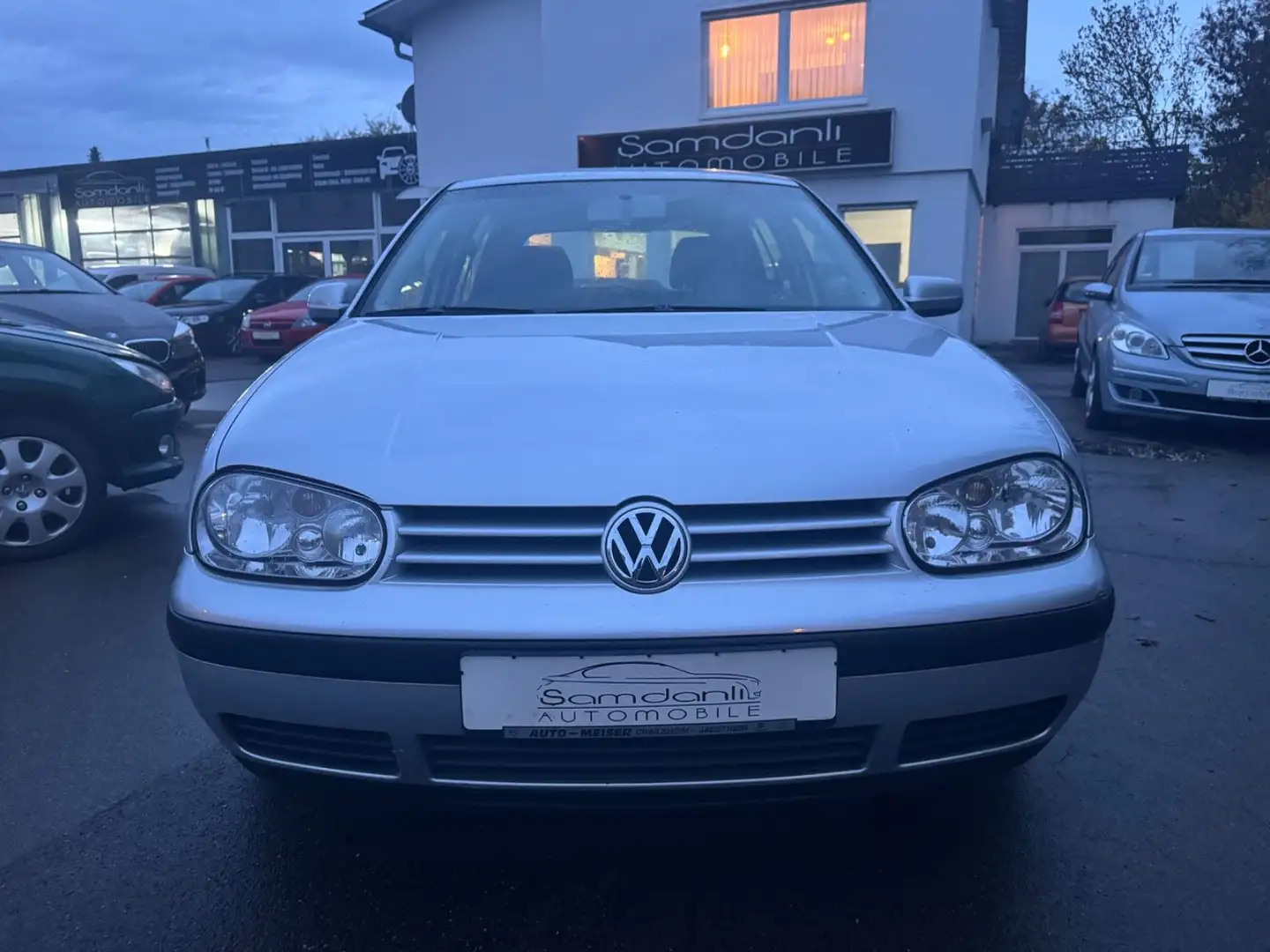 Volkswagen Golf 1,6 FSI Champ*SEHR GEPFLEGT*ZAHNR.+WP NEU Silber - 2