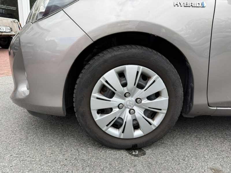 Toyota Yaris Comfort Hybrid — photo 11
