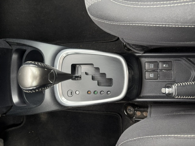 Toyota Yaris Comfort Hybrid — photo 12