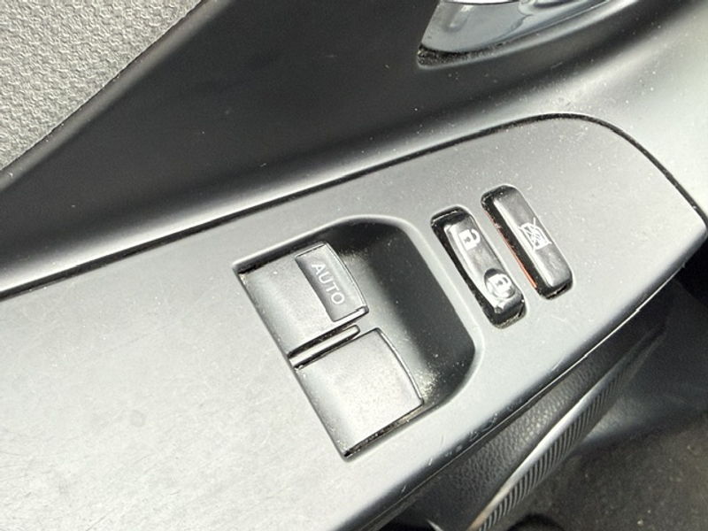 Toyota Yaris Comfort Hybrid — photo 13
