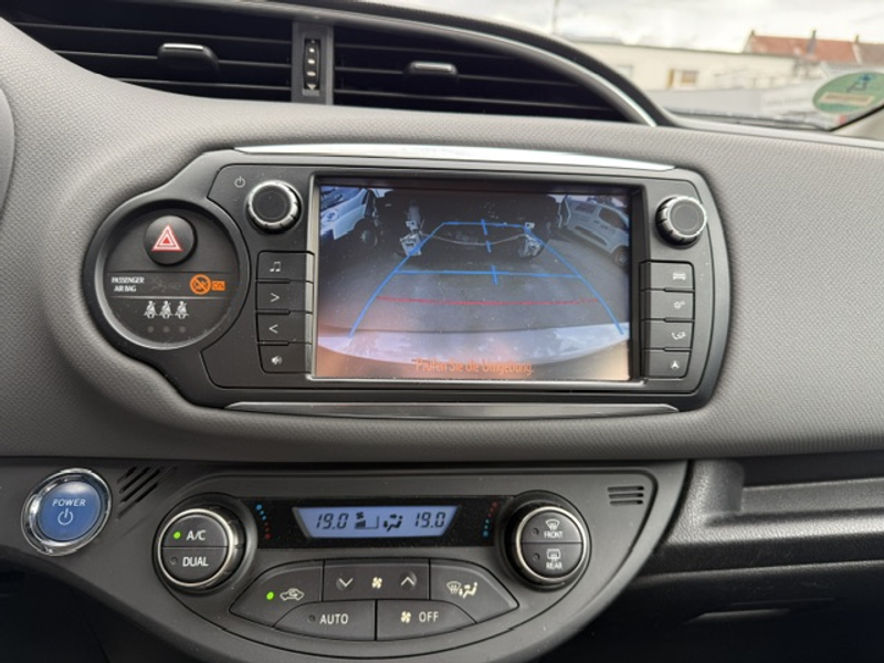 Toyota Yaris Comfort Hybrid — photo 6