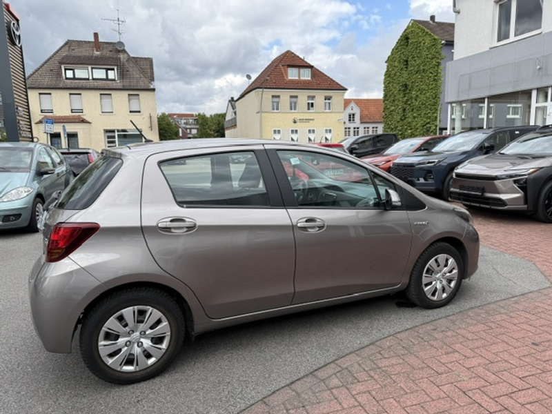 Toyota Yaris Comfort Hybrid — photo 9