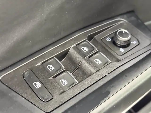 Volkswagen T-Roc view 21