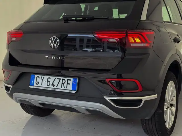 Volkswagen T-Roc view 19