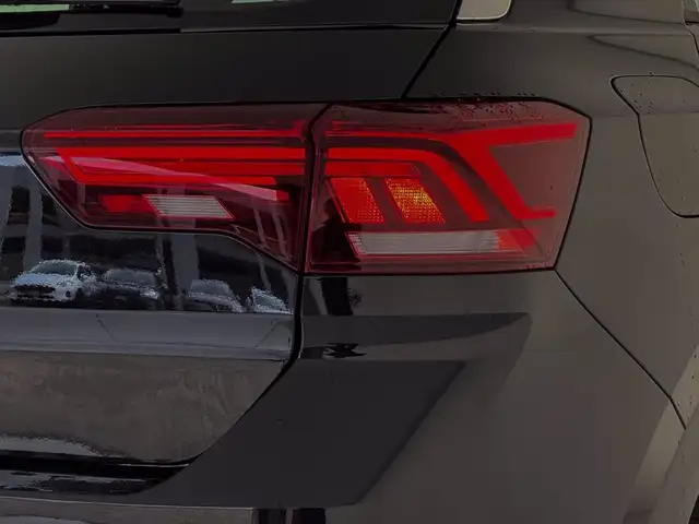 Volkswagen T-Roc view 18